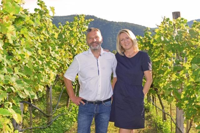 Weingut Baeuerl Apartment เดิร์นชไตน์ ภายนอก รูปภาพ