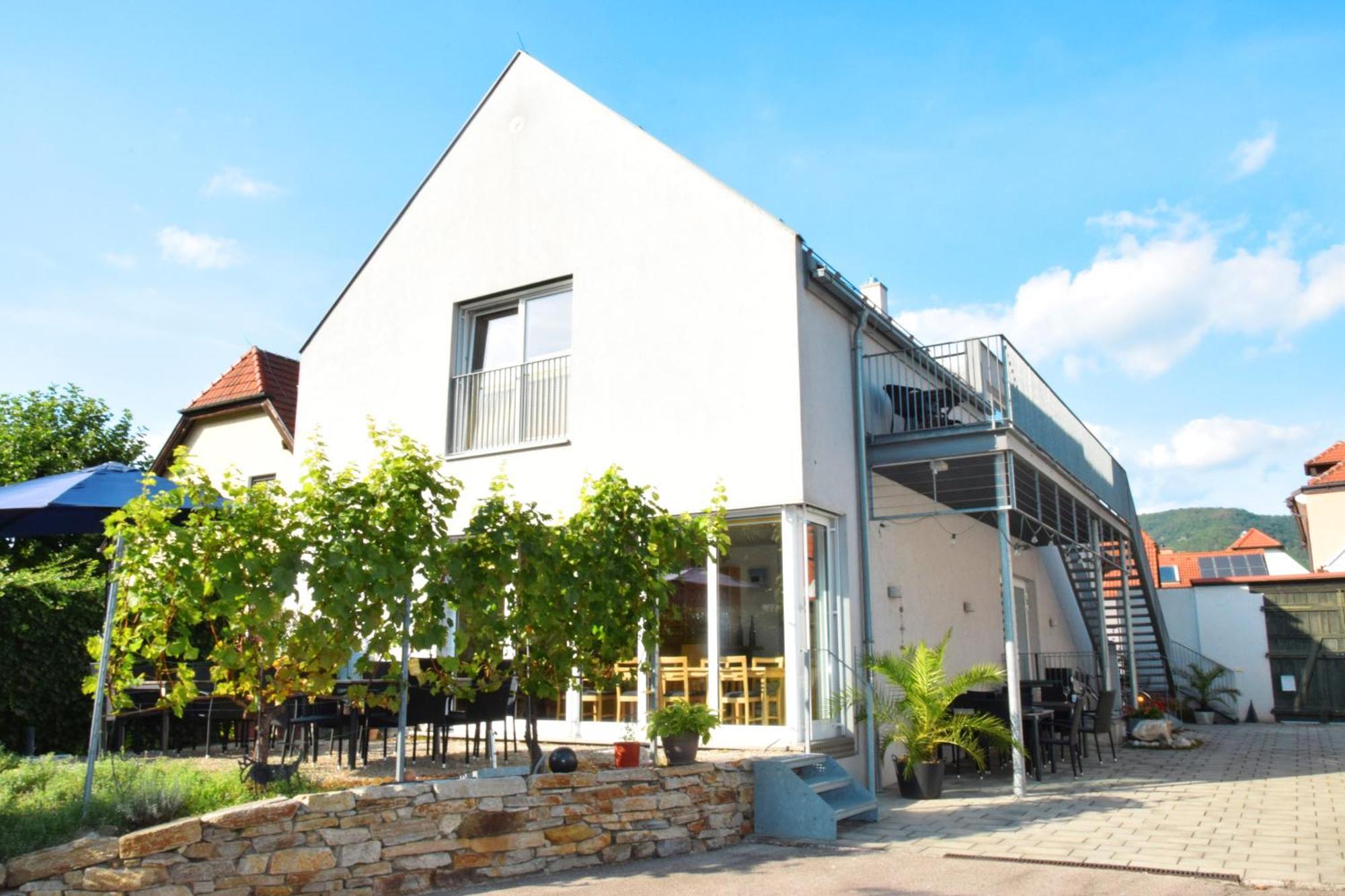 Weingut Baeuerl Apartment เดิร์นชไตน์ ภายนอก รูปภาพ